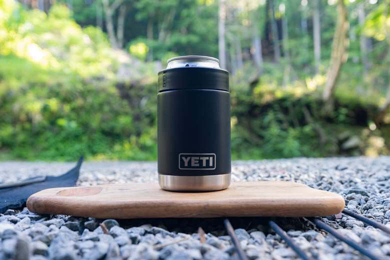 レビュー】夏のビールにYETI缶クーラーが最高！保冷力も検証します